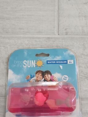 🐻 Bring on the Sun Water Wiggler - Pink Water Toy